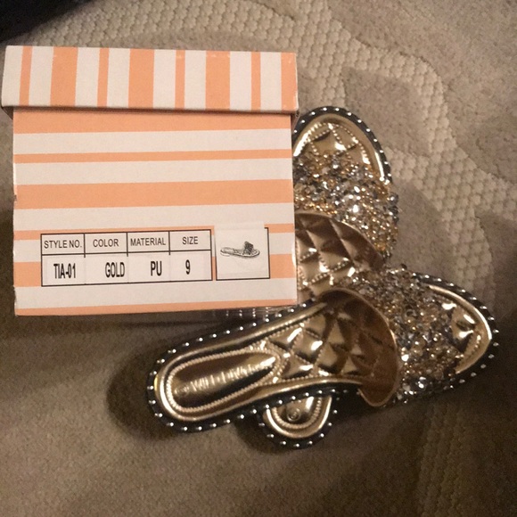 Wonderful Gold Slip On’s - Picture 7 of 8